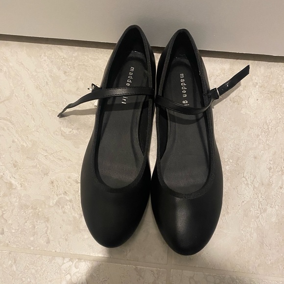 NWOB Peony Madden Girl Size 9 Strapy Black Ballet Flats Manmade - Picture 2 of 6